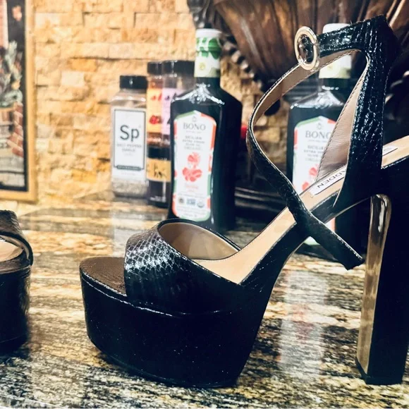 Steve Madden Black Textured Platform Sandals - Picture 5 of 7